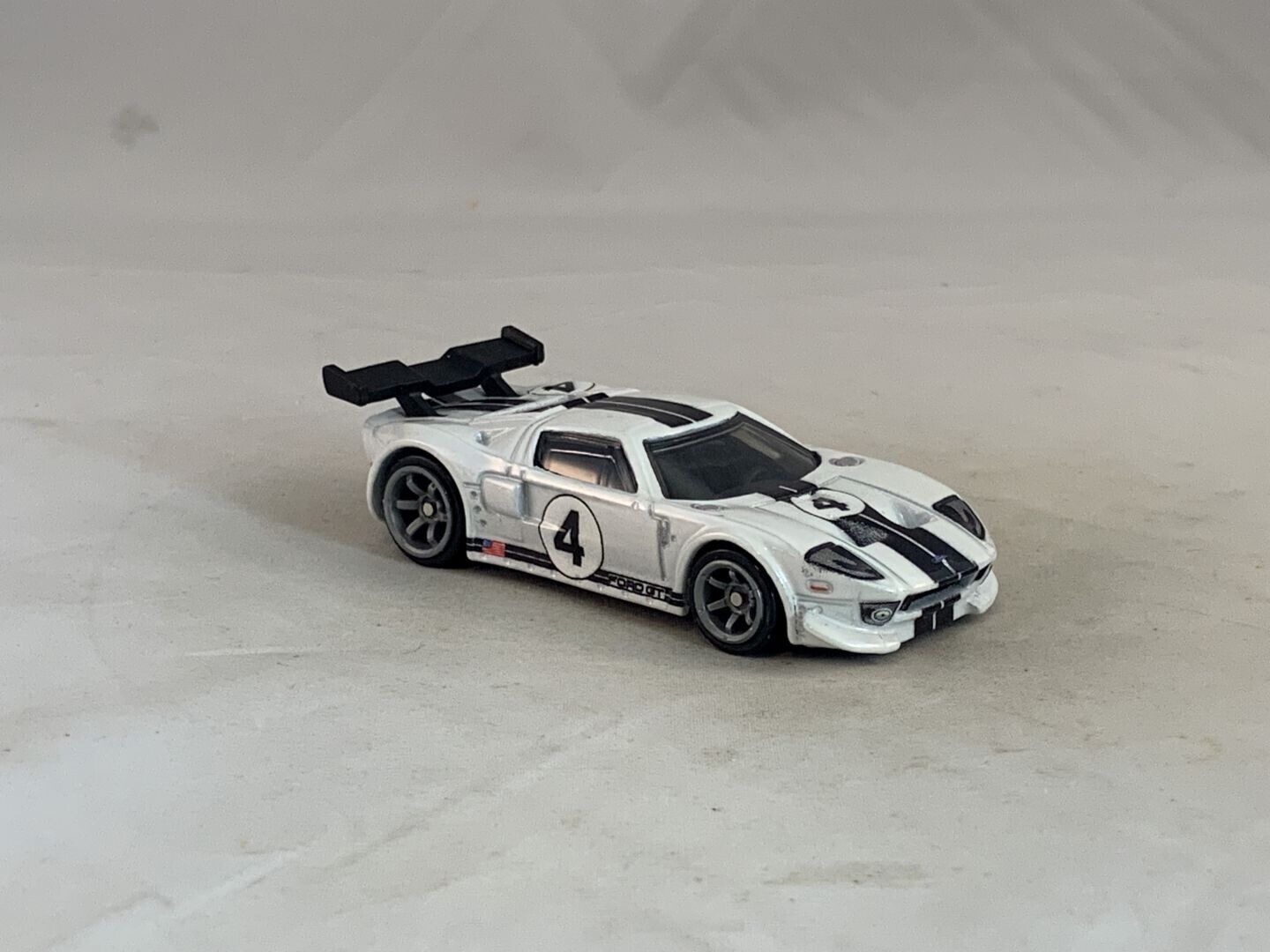 Hot Wheels Ford GT. Premium. White race