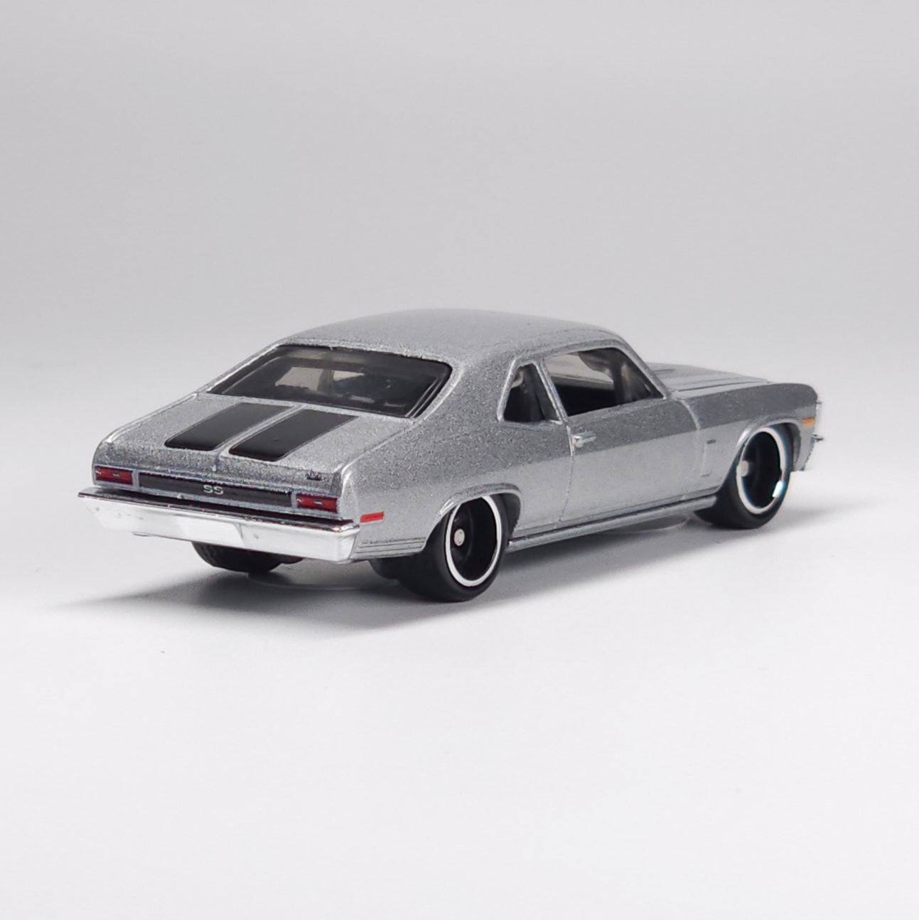 Hot Wheels Chevrolet Nova SS . Premium. Silver