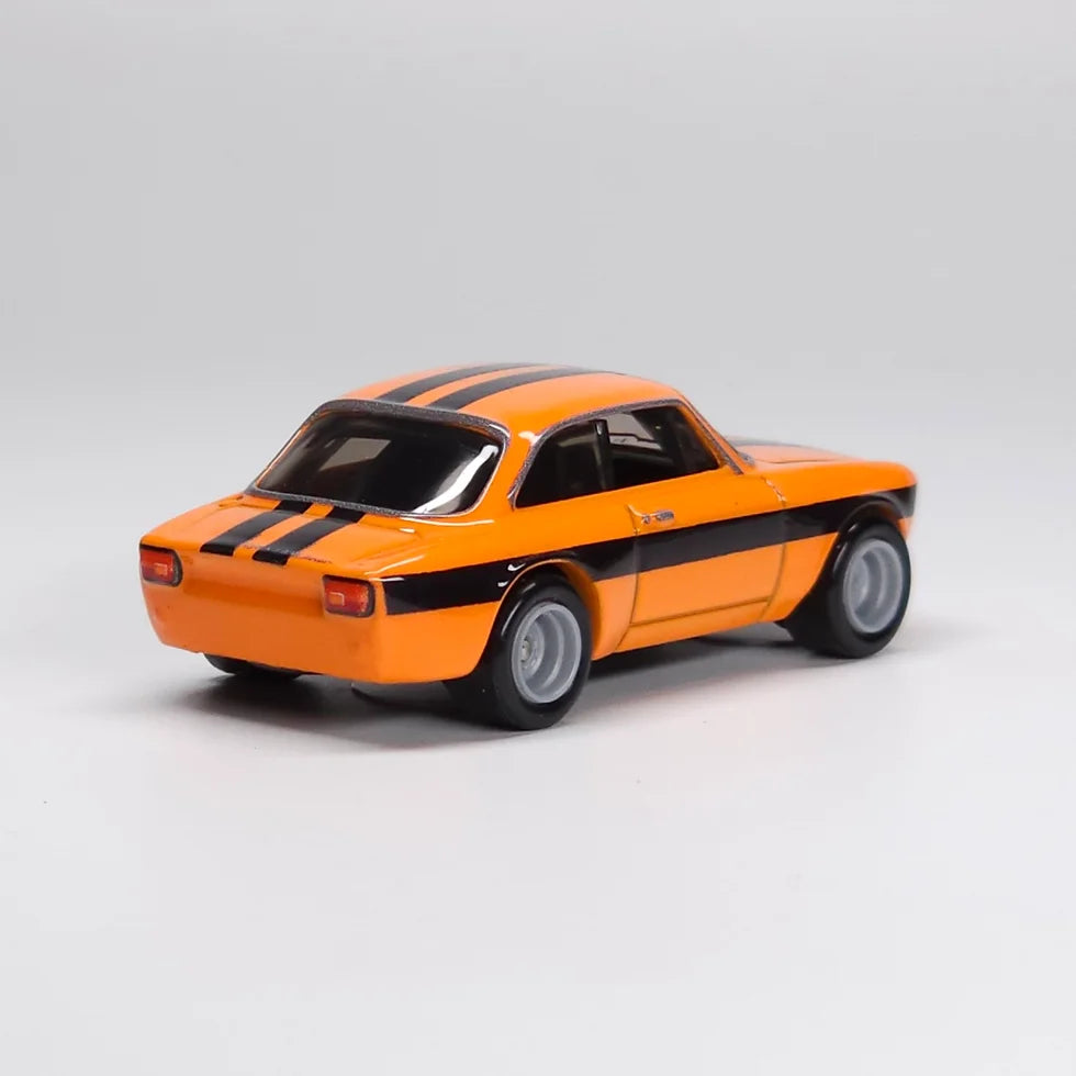 Hot Wheels Alfa Romeo Giulia. Premium. Orange