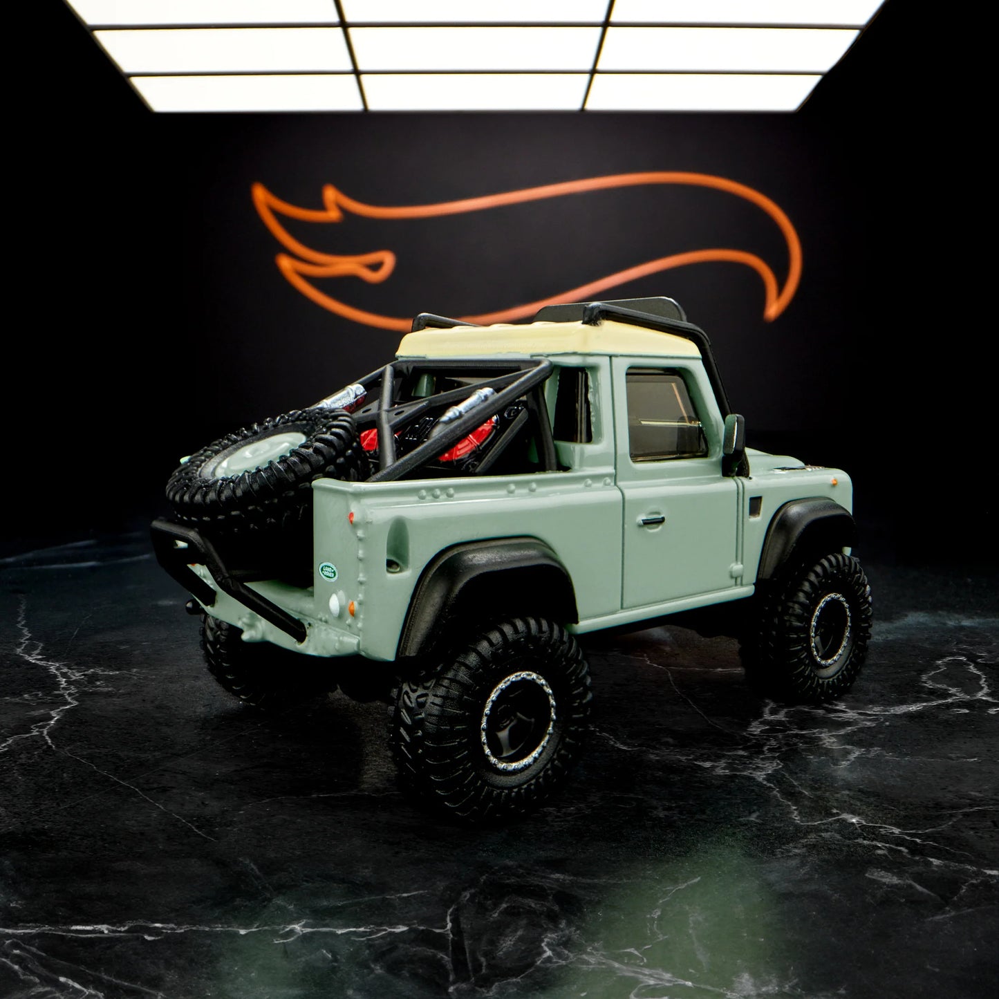 Hot Wheels Land Rover Defender. Elite. Green